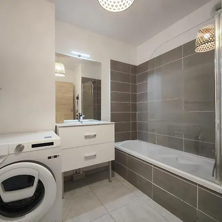 شقة 2 Bedrooms Sea View Pool Wifi Parking Clim فالوريس