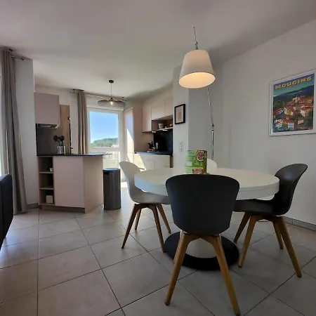 2 Bedrooms Sea View Pool Wifi Parking Clim شقة *