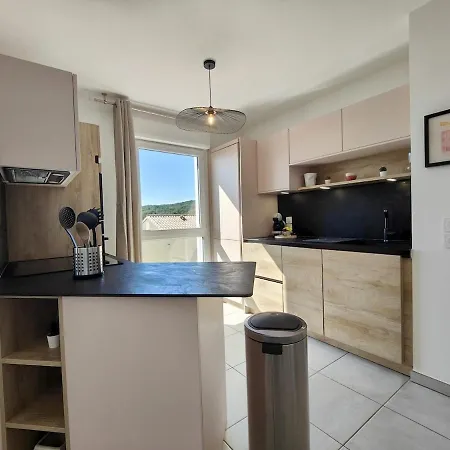 شقة 2 Bedrooms Sea View Pool Wifi Parking Clim *