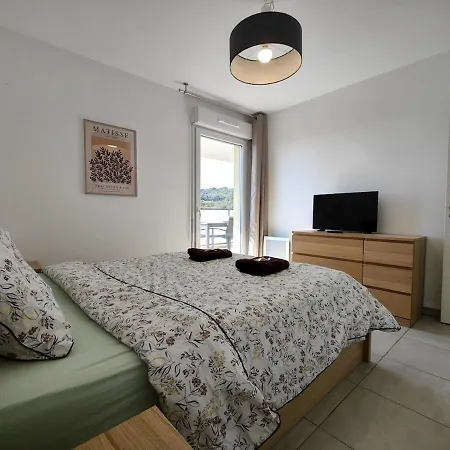 2 Bedrooms Sea View Pool Wifi Parking Clim شقة فالوريس